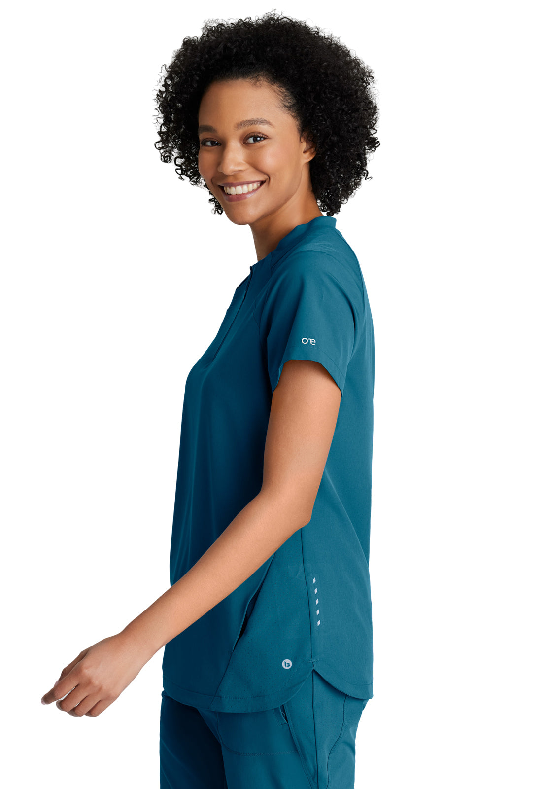 Women's 2 Pocket Banded Zip Collar Flux Scrub Top