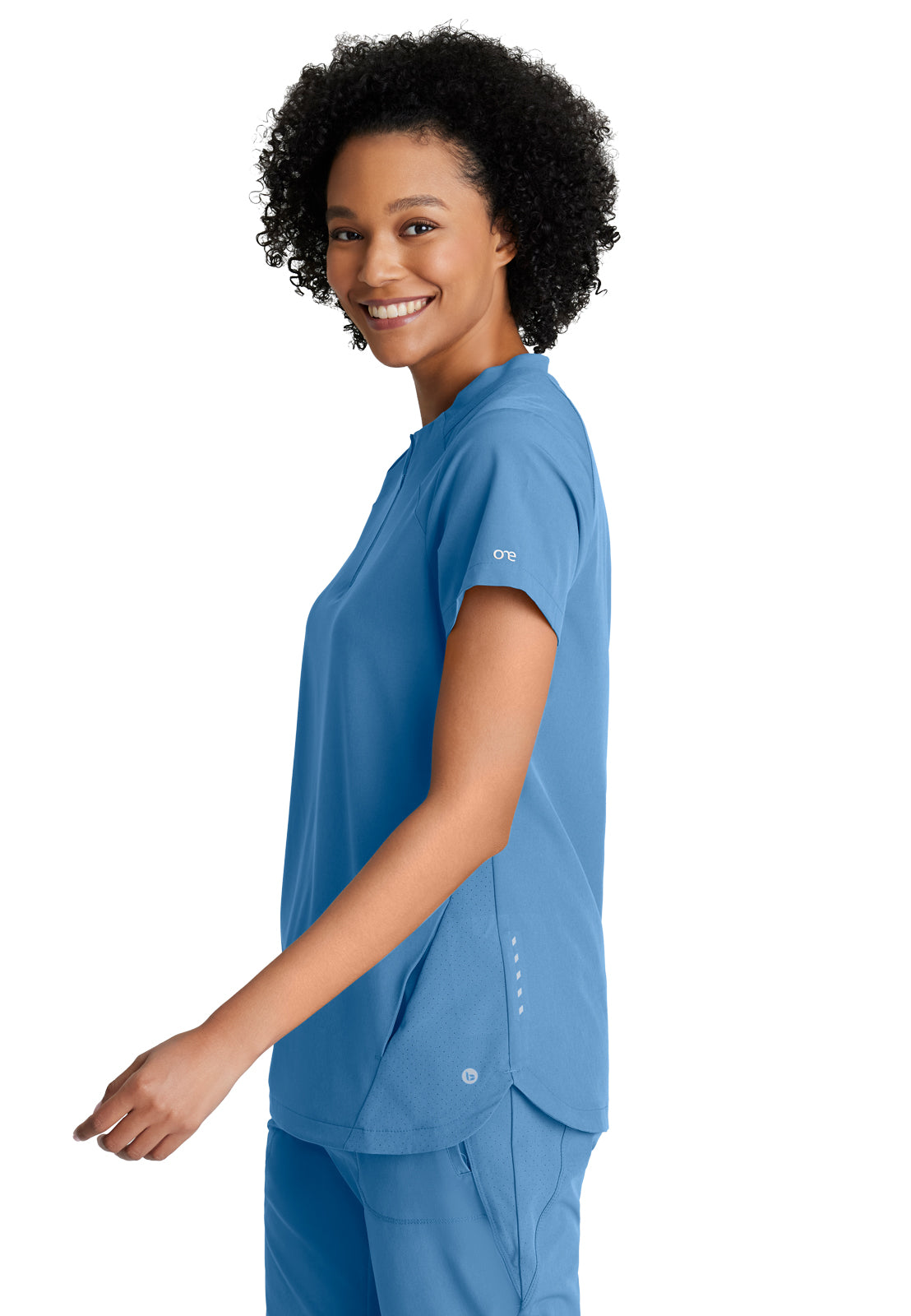 Women's 2 Pocket Banded Zip Collar Flux Scrub Top