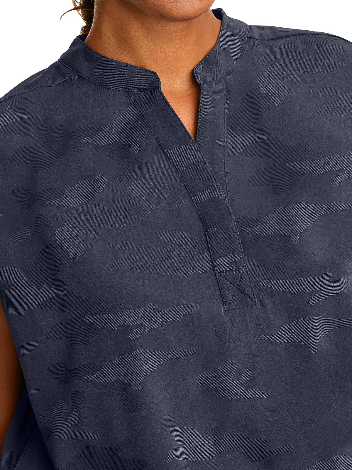 Women's 2-Pocket Journey Camo Mandarin Style Top