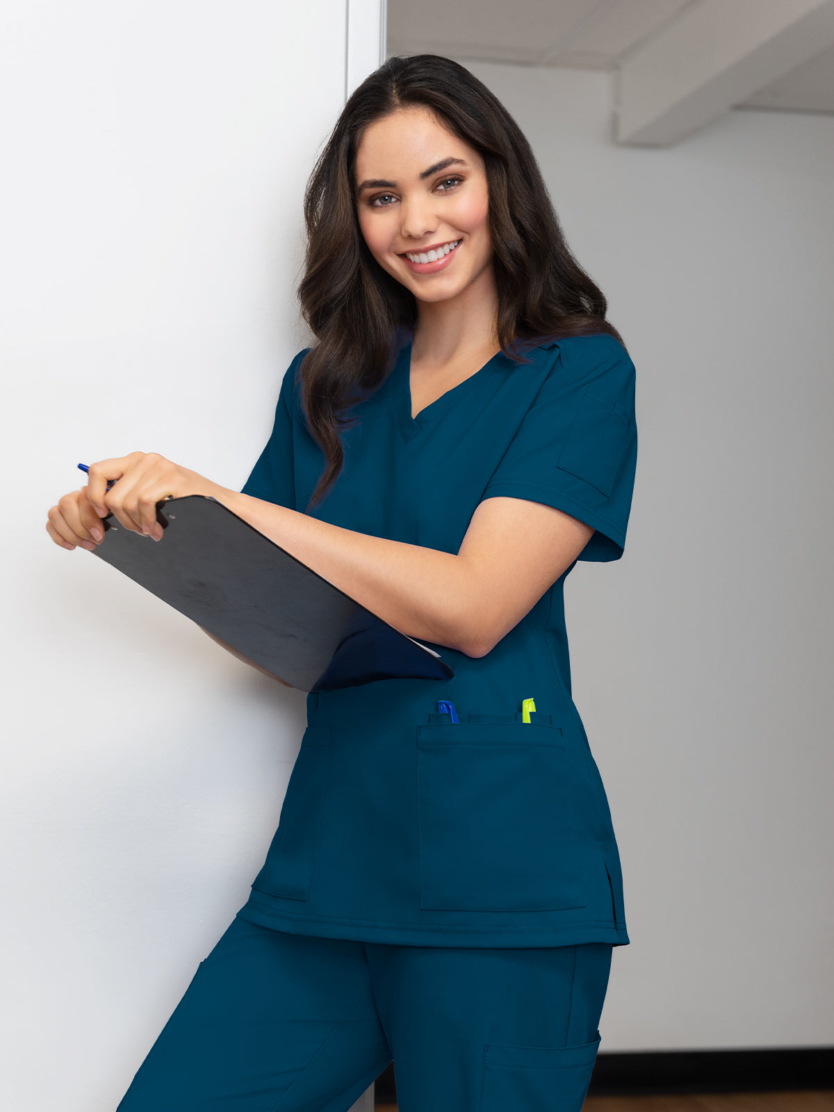 Women's 3-Pocket V-Neck Cardi Scrub Top